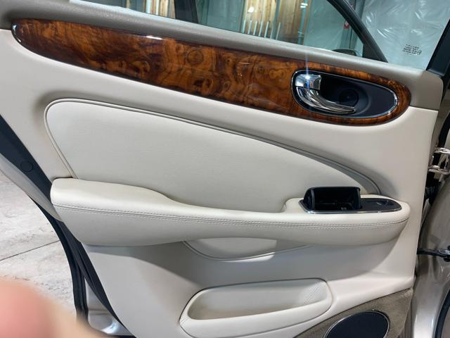 2004 Jaguar XJ XJ8