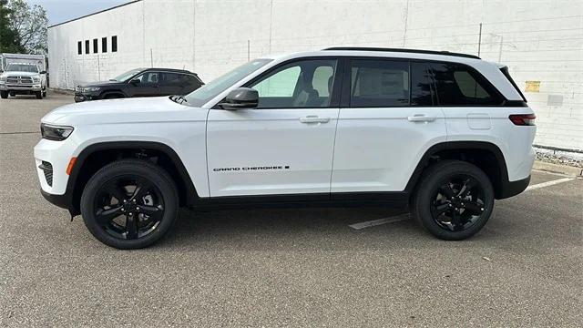 2025 Jeep Grand Cherokee GRAND CHEROKEE ALTITUDE 4X4