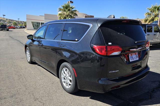 2022 Chrysler Voyager LX