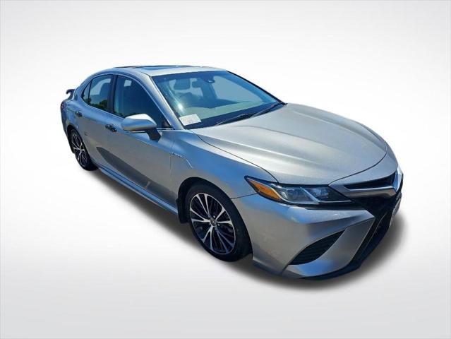 2020 Toyota Camry SE Hybrid