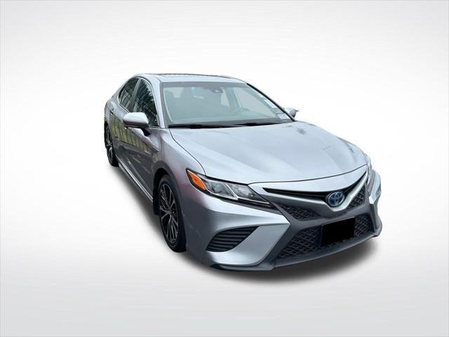 2020 Toyota Camry SE Hybrid