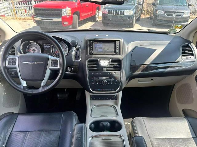 2012 Chrysler Town & Country Touring-L
