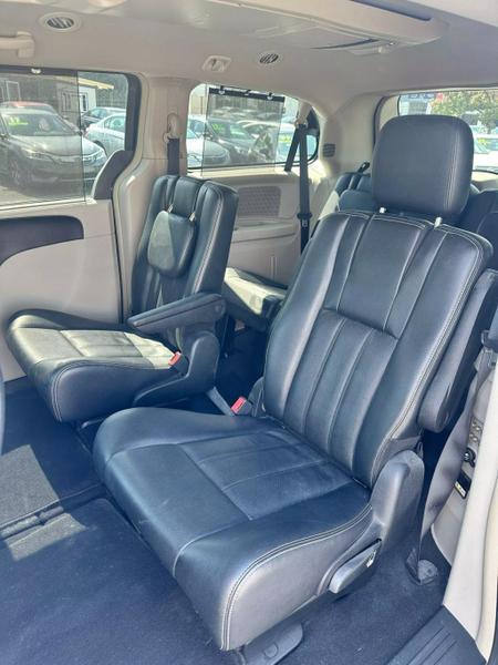 2012 Chrysler Town & Country Touring-L
