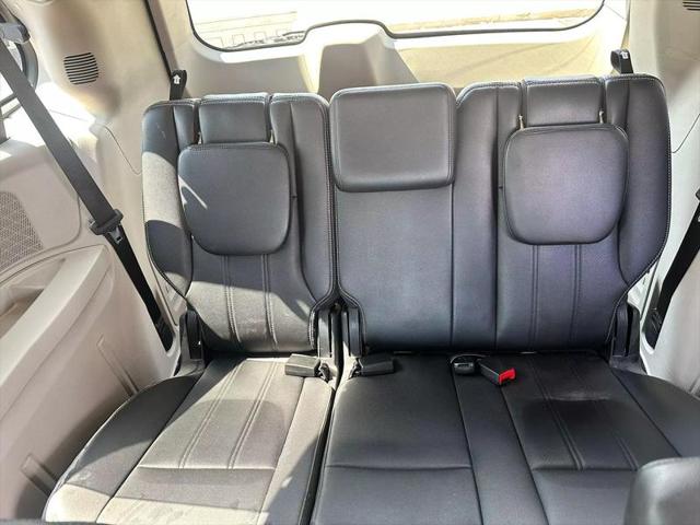 2012 Chrysler Town & Country Touring-L