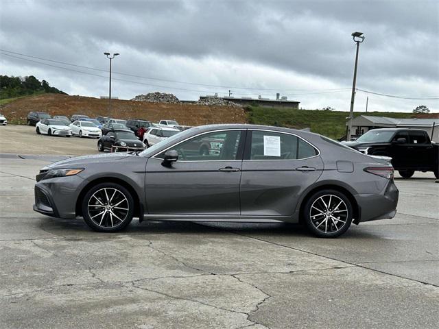 2023 Toyota Camry SE Hybrid