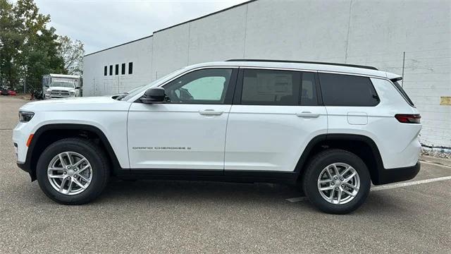 2025 Jeep Grand Cherokee GRAND CHEROKEE L LAREDO 4X4