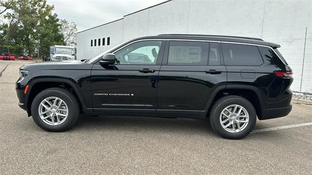 2025 Jeep Grand Cherokee GRAND CHEROKEE L LAREDO X 4X4