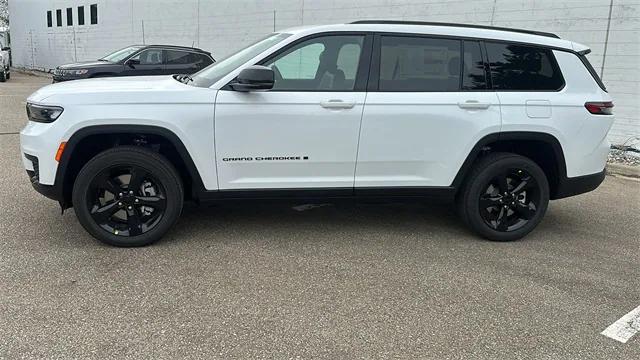 2025 Jeep Grand Cherokee GRAND CHEROKEE L ALTITUDE 4X4