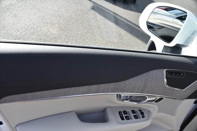 2025 Volvo XC90 Plug-In Hybrid Plus