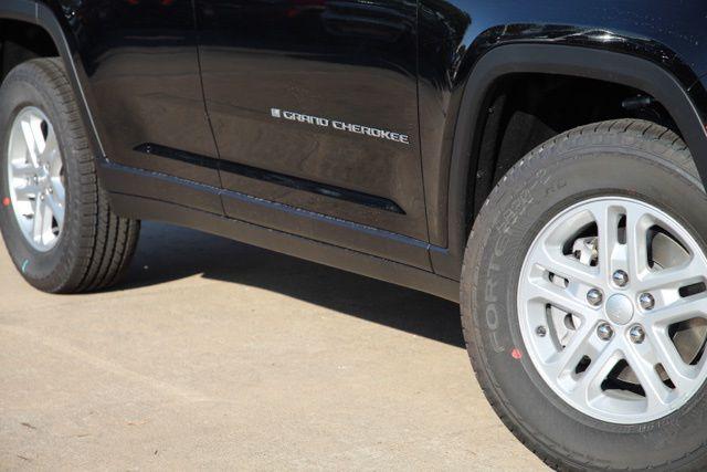 2025 Jeep Grand Cherokee GRAND CHEROKEE LAREDO 4X2