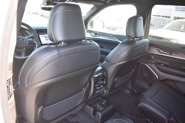 2025 Jeep Grand Cherokee Overland 4x4