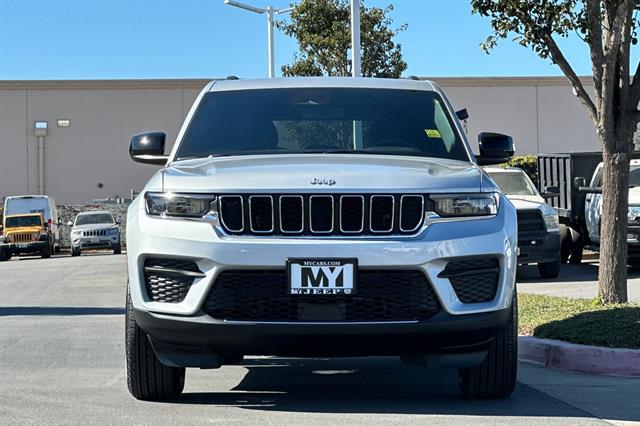 2025 Jeep Grand Cherokee GRAND CHEROKEE LAREDO X 4X2