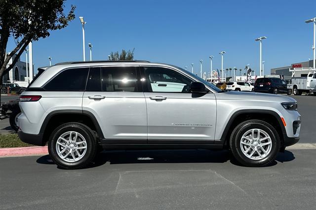 2025 Jeep Grand Cherokee GRAND CHEROKEE LAREDO X 4X2