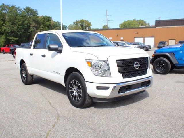 2023 Nissan TITAN Crew Cab SV 4x4