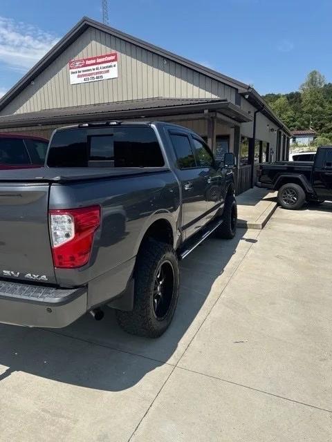 2018 Nissan TITAN SV