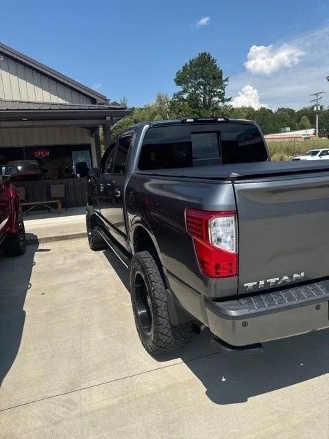 2018 Nissan TITAN SV