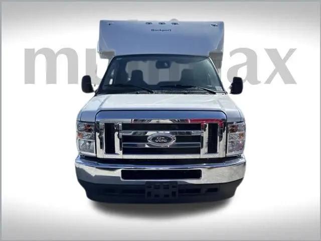 2025 Ford E-450 Cutaway E-Series Cutaway