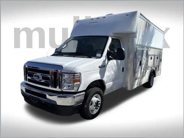 2025 Ford E-450 Cutaway E-Series Cutaway