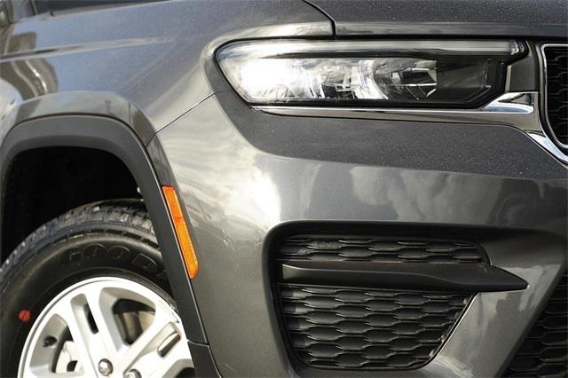 2025 Jeep Grand Cherokee GRAND CHEROKEE LAREDO 4X2