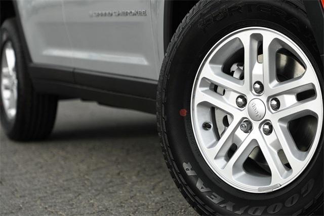 2025 Jeep Grand Cherokee GRAND CHEROKEE LAREDO 4X2