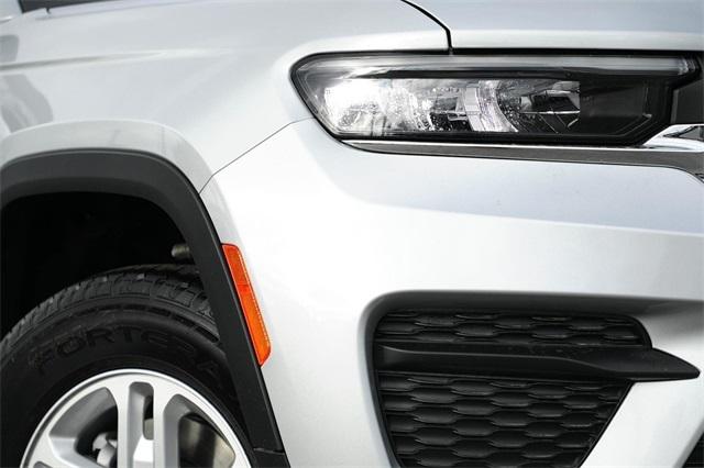 2025 Jeep Grand Cherokee GRAND CHEROKEE LAREDO 4X2