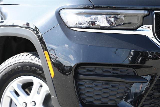 2025 Jeep Grand Cherokee GRAND CHEROKEE LAREDO 4X2