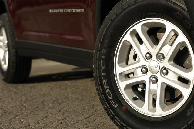 2025 Jeep Grand Cherokee GRAND CHEROKEE LAREDO 4X2