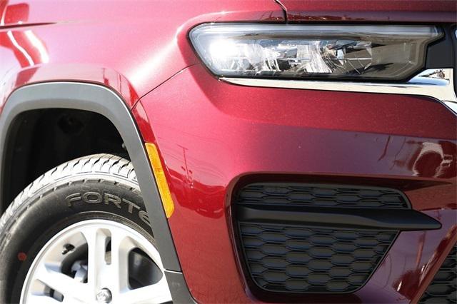 2025 Jeep Grand Cherokee GRAND CHEROKEE LAREDO 4X2
