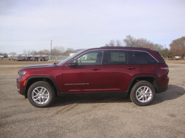 2025 Jeep Grand Cherokee GRAND CHEROKEE LAREDO X 4X4
