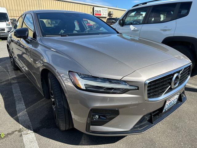 2019 Volvo S60 T6 R-Design