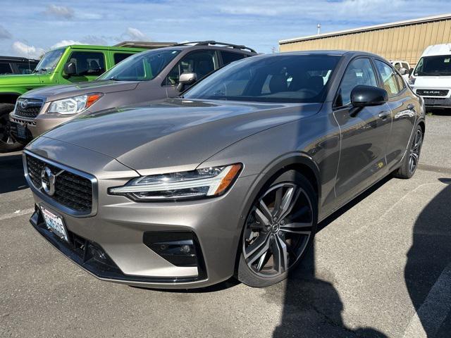 2019 Volvo S60 T6 R-Design