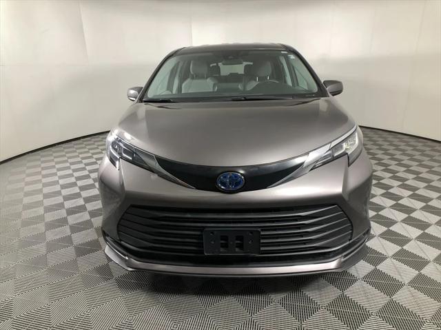 2022 Toyota Sienna LE