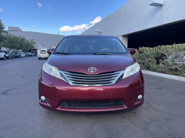 2014 Toyota Sienna XLE V6 8 Passenger