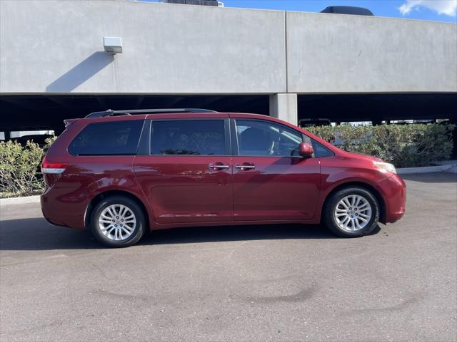 2014 Toyota Sienna XLE V6 8 Passenger