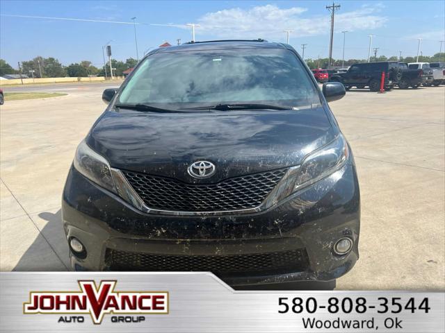 2017 Toyota Sienna SE Premium 8 Passenger