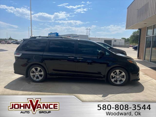 2017 Toyota Sienna SE Premium 8 Passenger