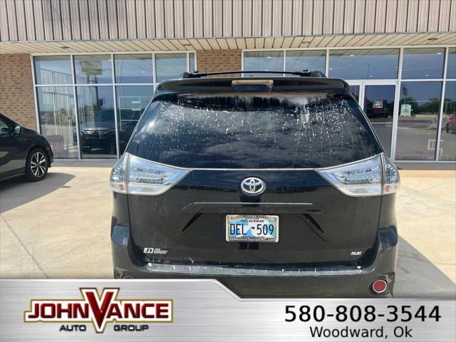 2017 Toyota Sienna SE Premium 8 Passenger