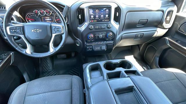 2020 Chevrolet Silverado 1500 4WD Crew Cab Standard Bed RST 19