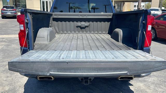 2020 Chevrolet Silverado 1500 4WD Crew Cab Standard Bed RST 31