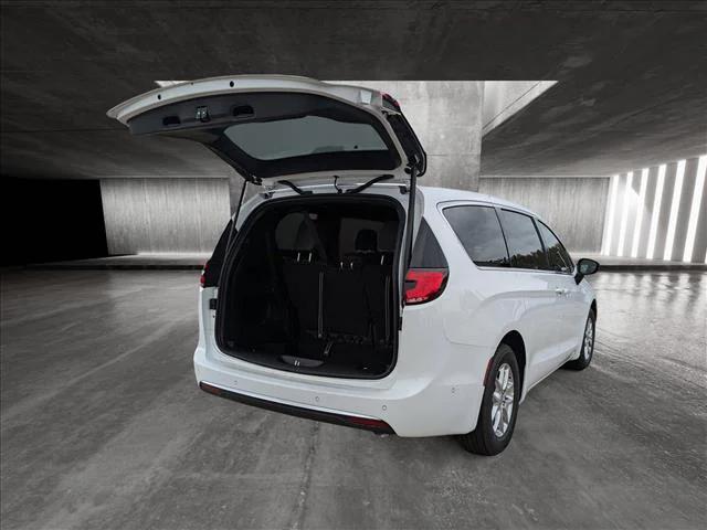 2025 Chrysler Pacifica PACIFICA SELECT