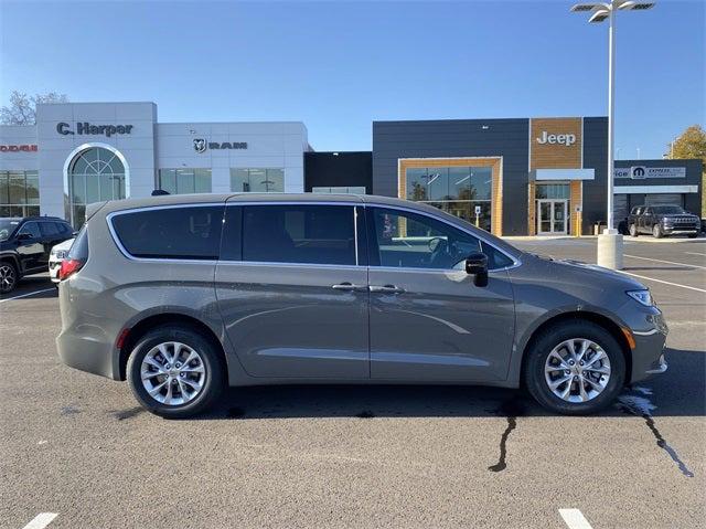 2025 Chrysler Pacifica PACIFICA SELECT AWD