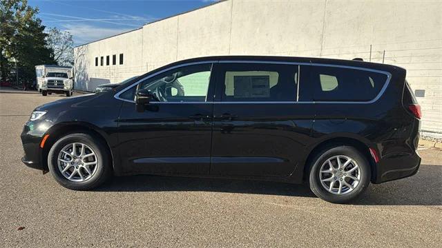 2025 Chrysler Pacifica PACIFICA SELECT