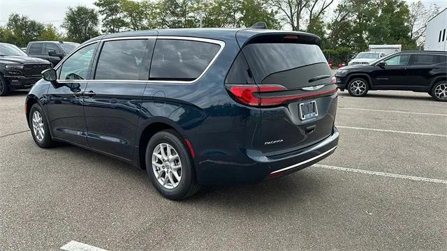 2025 Chrysler Pacifica PACIFICA SELECT