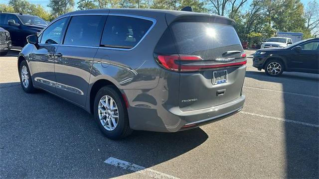 2025 Chrysler Pacifica PACIFICA SELECT