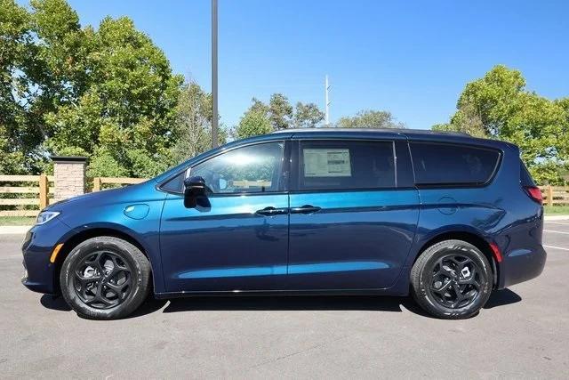 2025 Chrysler Pacifica Hybrid PACIFICA PLUG-IN HYBRID S APPEARANCE