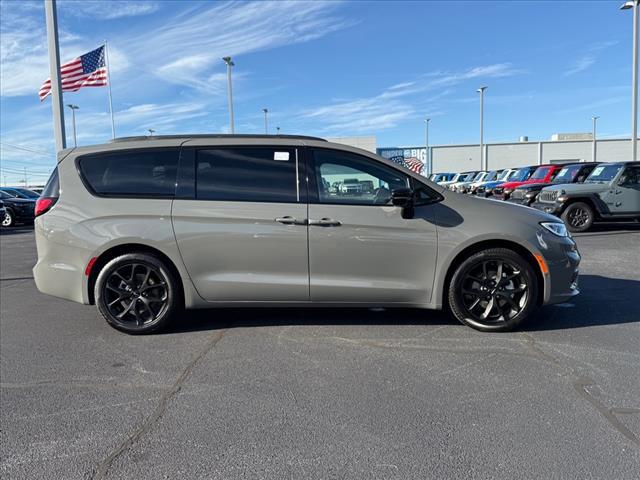 2025 Chrysler Pacifica PACIFICA LIMITED