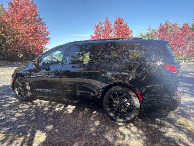 2025 Chrysler Pacifica PACIFICA LIMITED