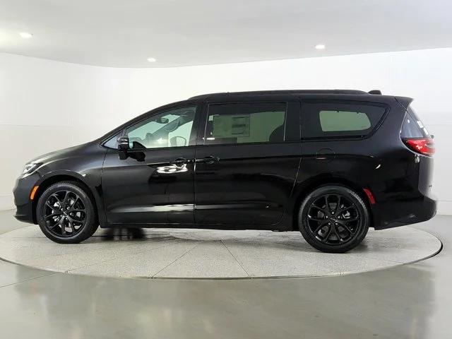 2025 Chrysler Pacifica PACIFICA LIMITED