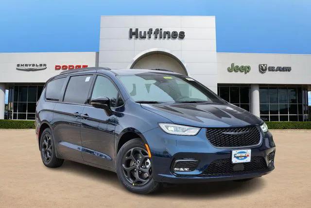 2025 Chrysler Pacifica Hybrid PACIFICA PLUG-IN HYBRID S APPEARANCE