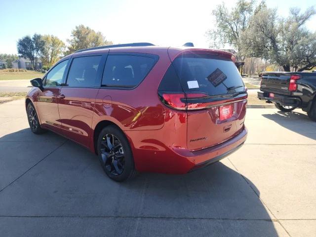 2025 Chrysler Pacifica PACIFICA LIMITED